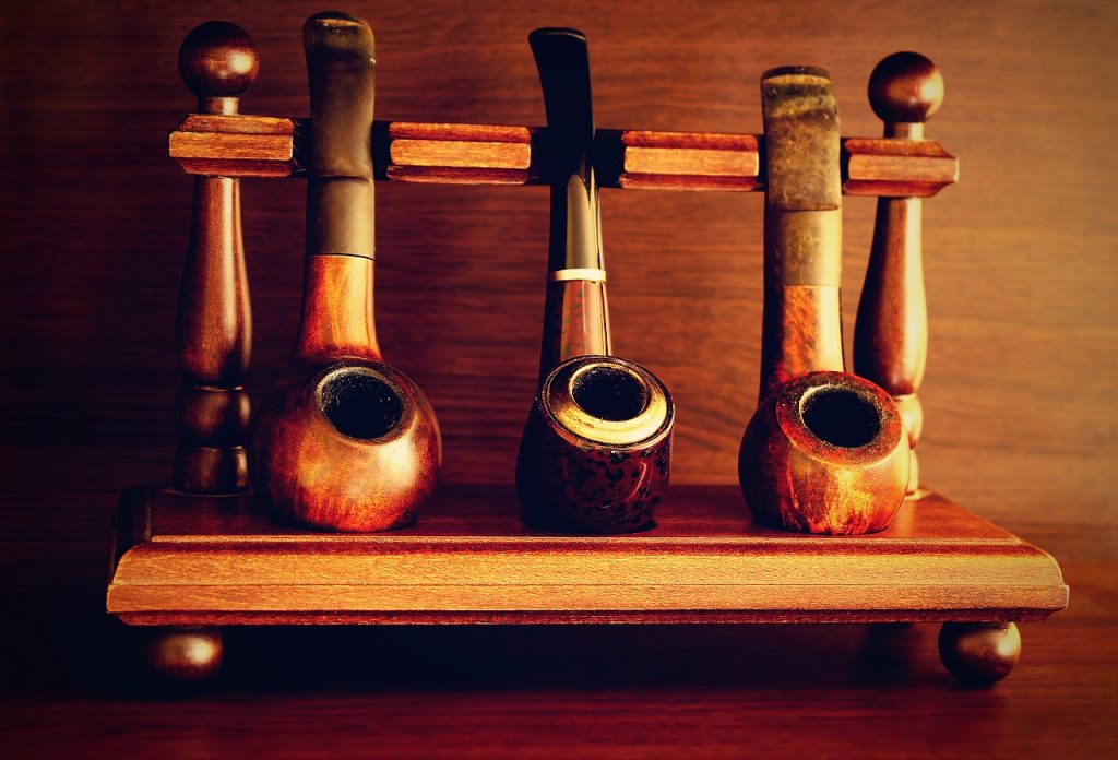Pipes with cake